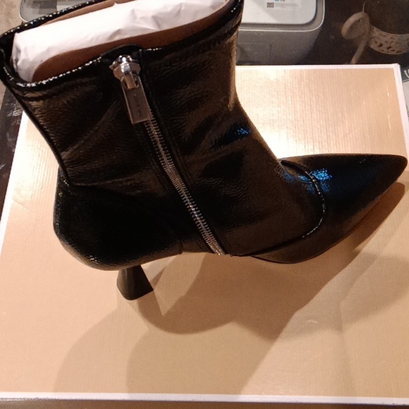 Shoes - Picture 4 of 5